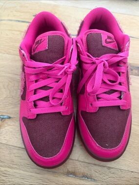 Nike Women's valentines 2022 Dunk low
